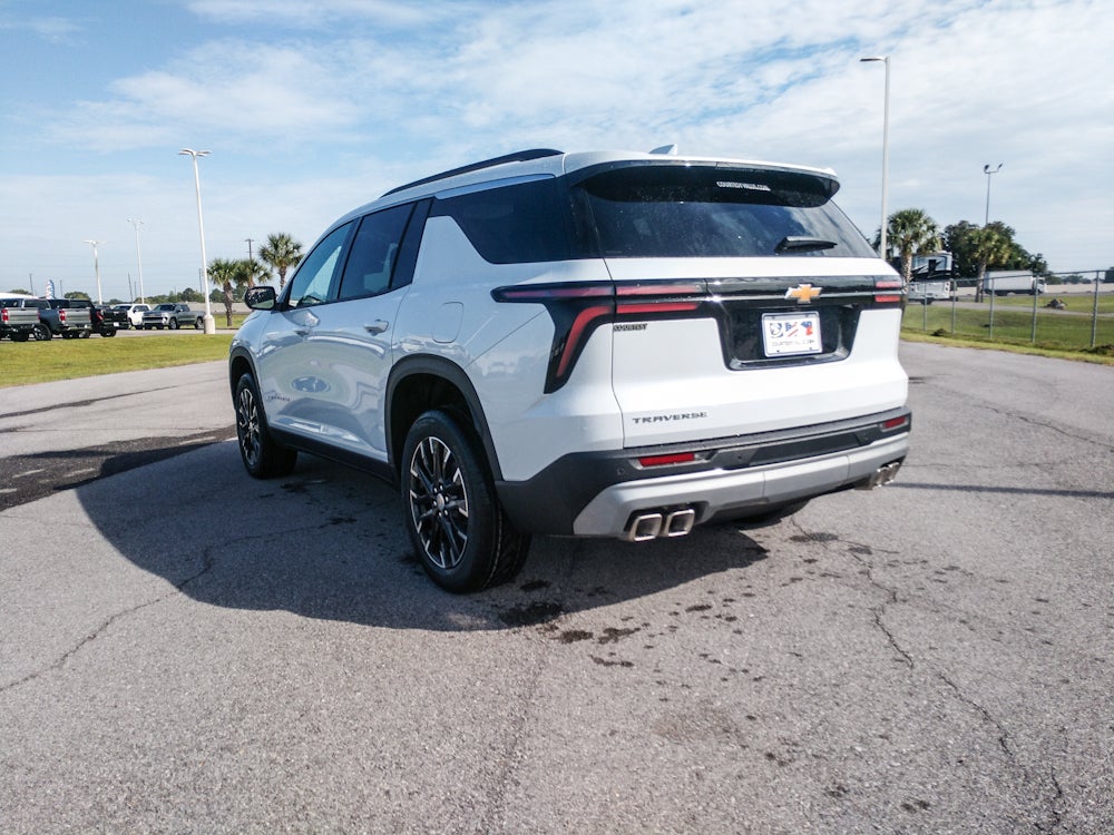 2026 Chevrolet Traverse FWD LT