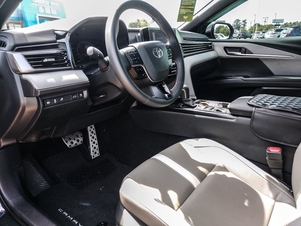 2025 Toyota Camry Hybrid SE