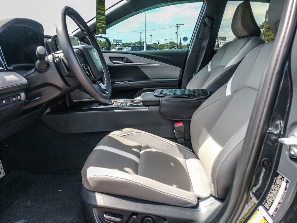 2025 Toyota Camry Hybrid SE