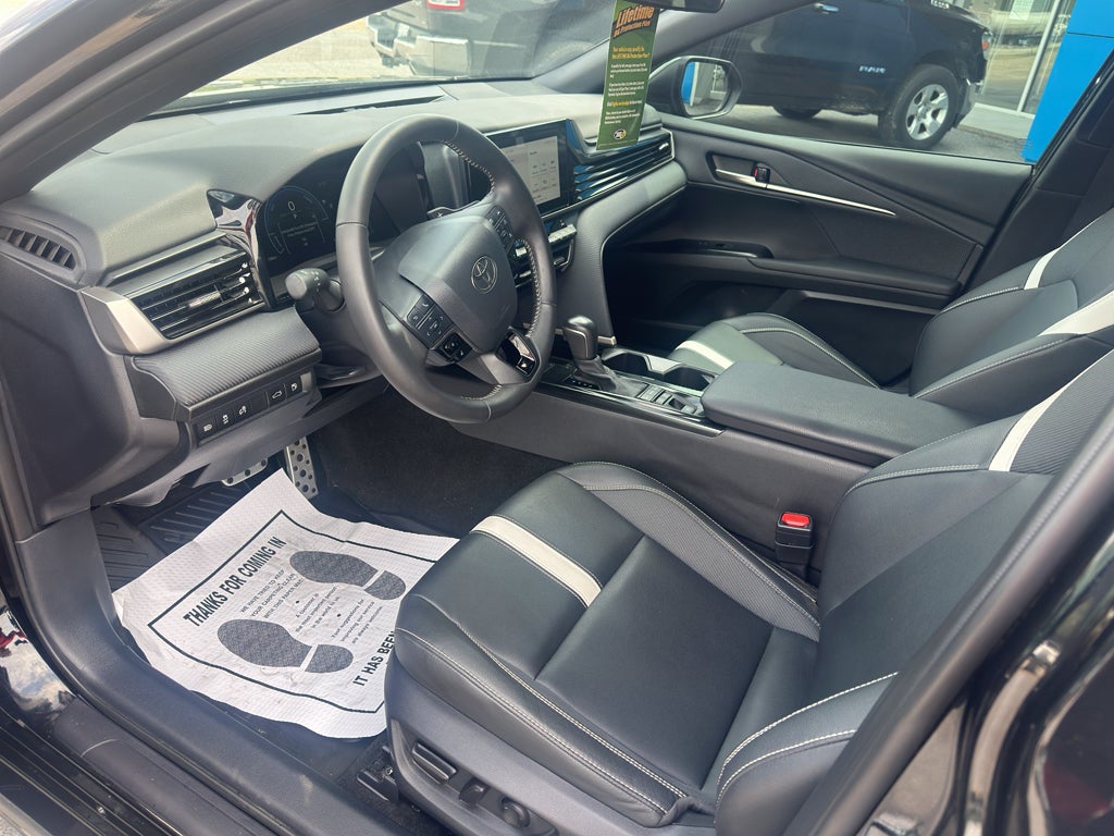 2025 Toyota Camry Hybrid SE
