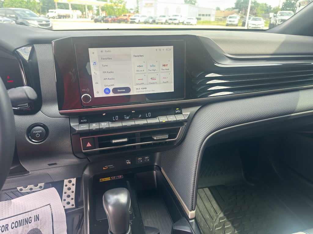 2025 Toyota Camry Hybrid SE