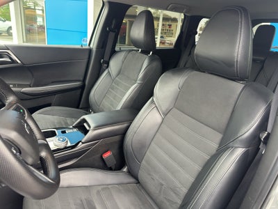 2025 Mitsubishi Outlander Base